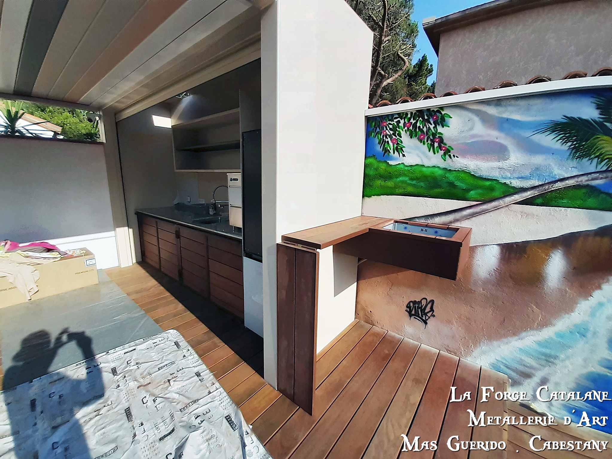 cuisine ete en fer thermolaquage  plaque bois exotique forge catalane.jpg